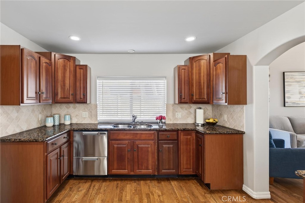 28 10th (9th St walkstreet)