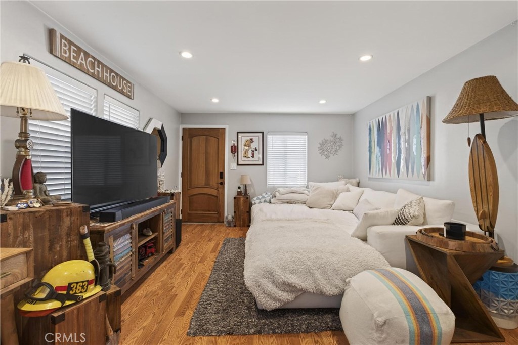 28 10th (9th St walkstreet)