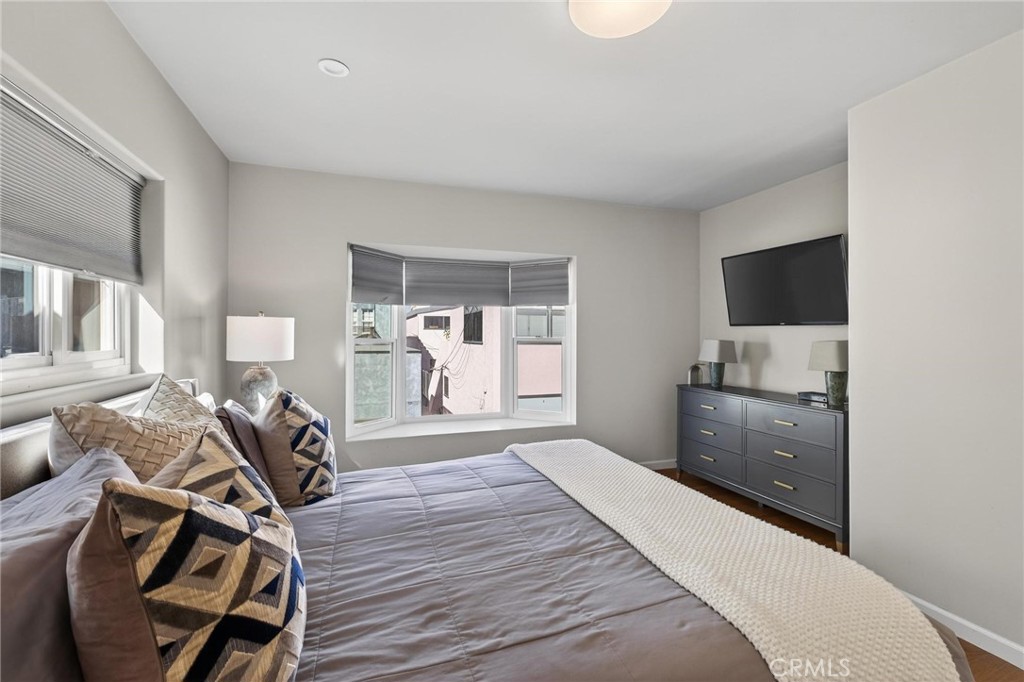 28 10th (9th St walkstreet)