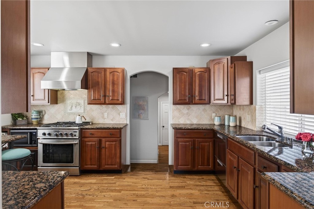 28 10th (9th St walkstreet)