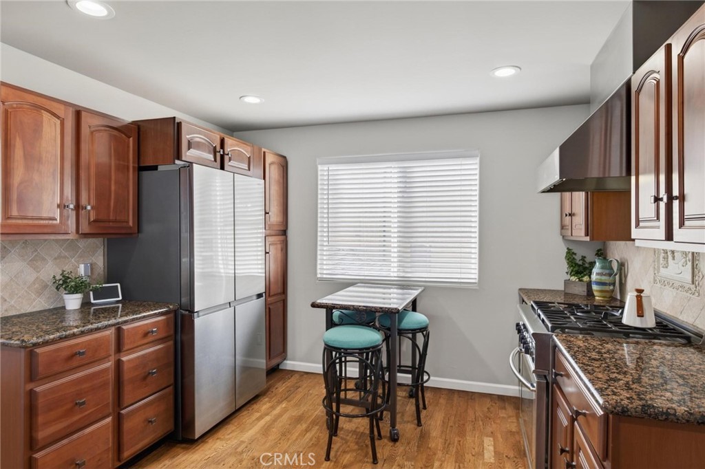 28 10th (9th St walkstreet)