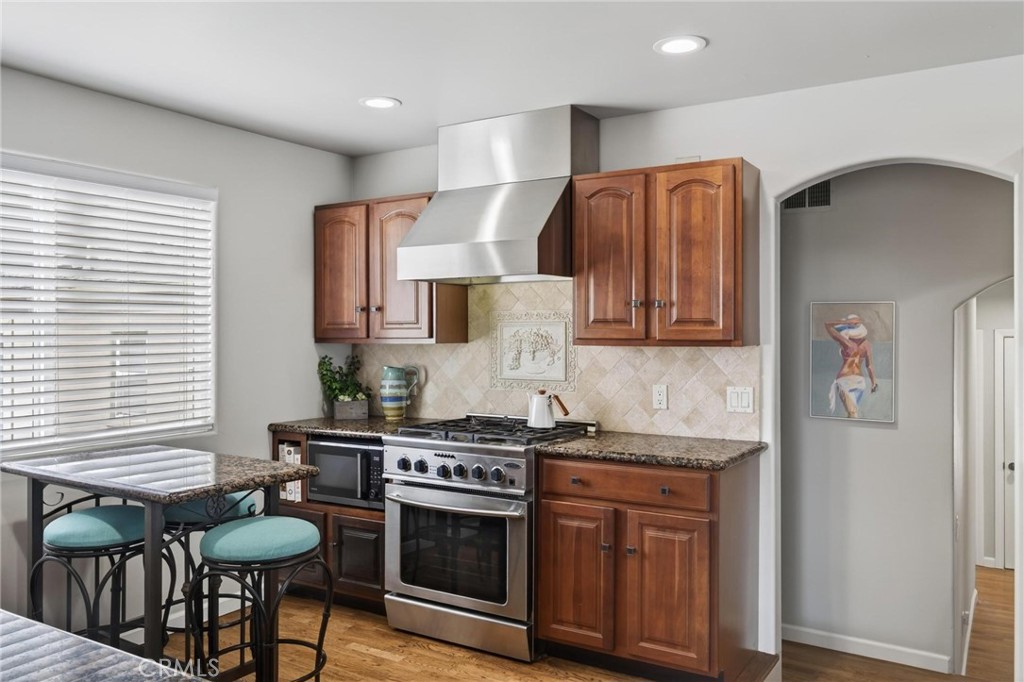 28 10th (9th St walkstreet)