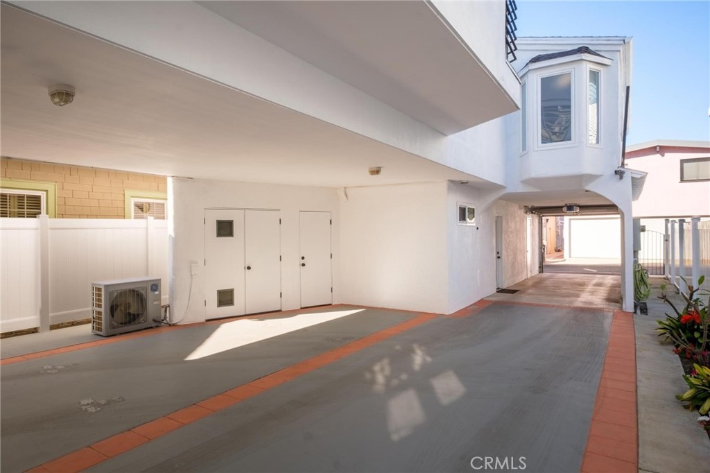 28 10th (9th St walkstreet)