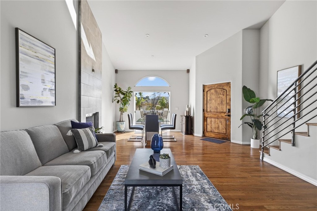 28 10th (9th St walkstreet)