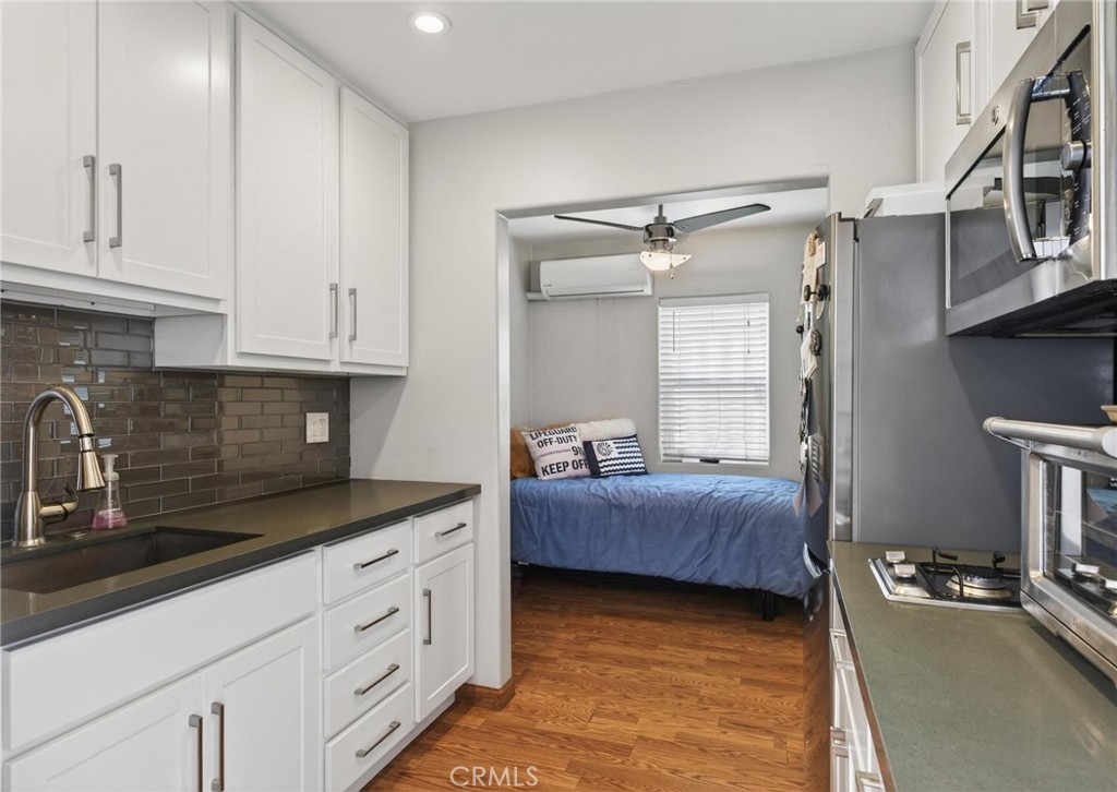 28 10th (9th St walkstreet)