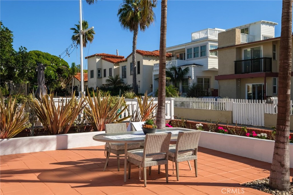 28 10th (9th St walkstreet)