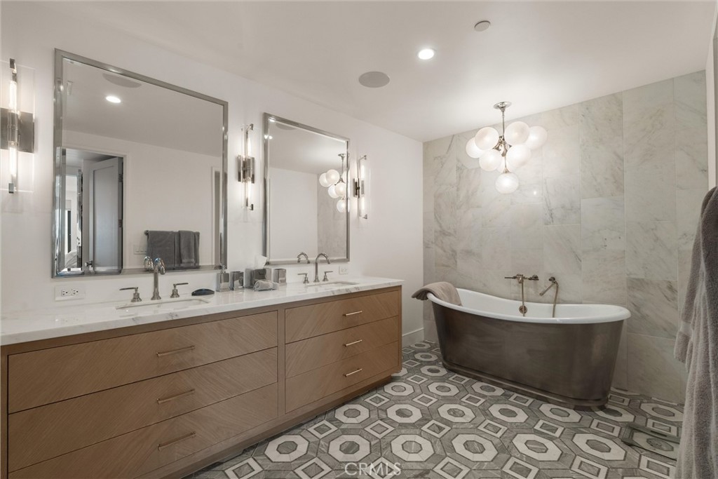 2200 The Strand B