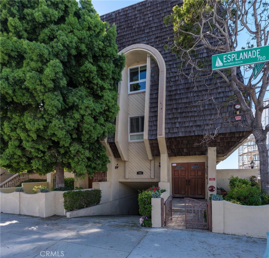 703 Esplanade 4