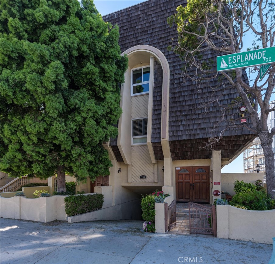 703 Esplanade 4
