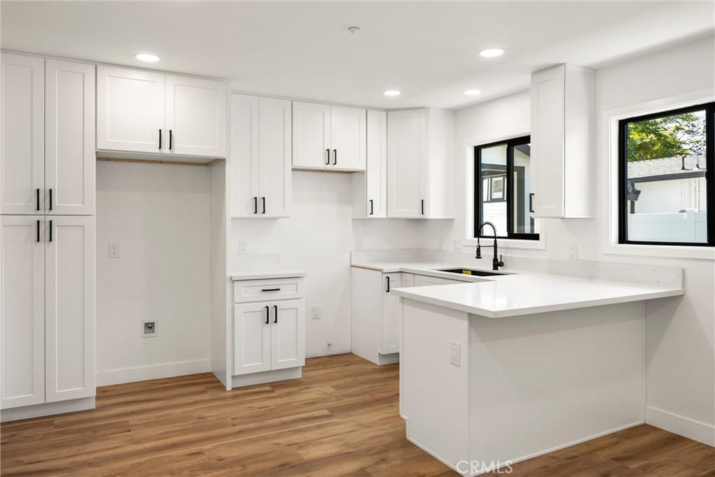 871 N. Perris N