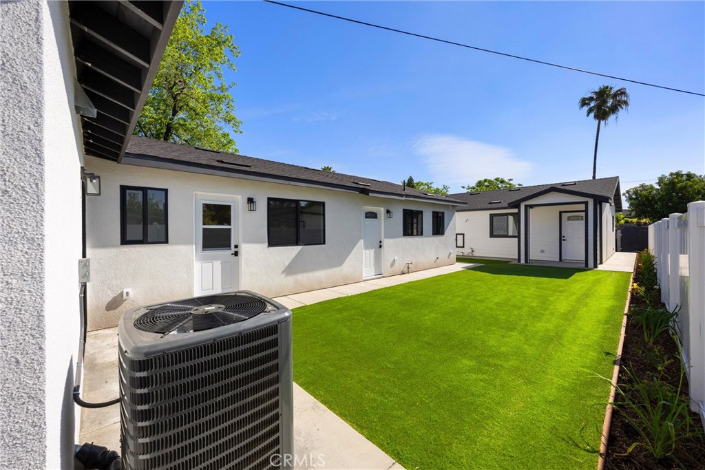 871 N. Perris N