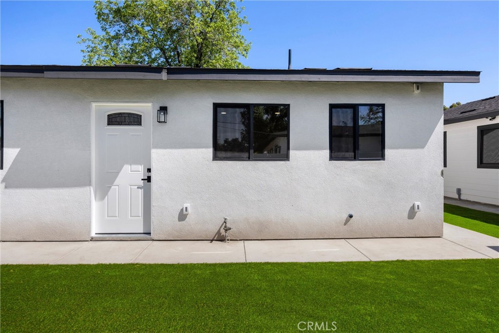 871 N. Perris N