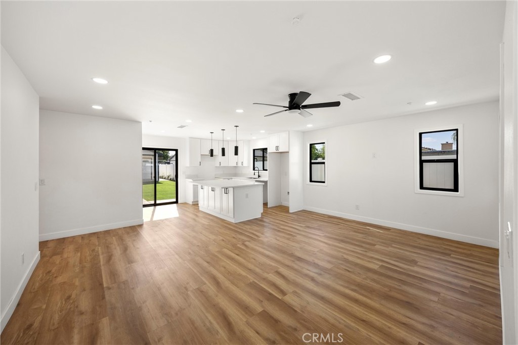 871 N. Perris N
