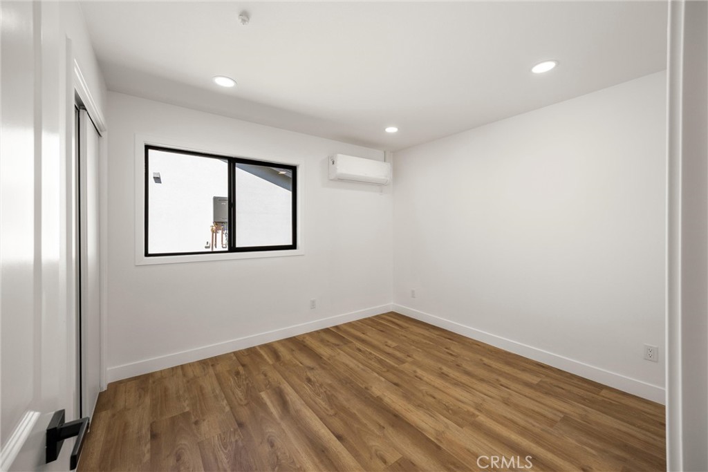 871 N. Perris N