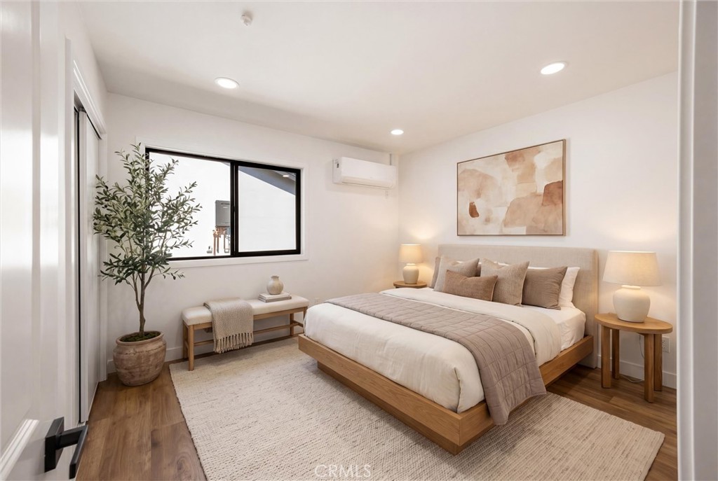 871 N. Perris N