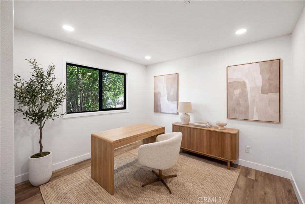871 N. Perris N