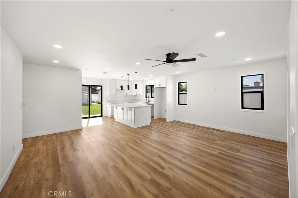 871 N. Perris N