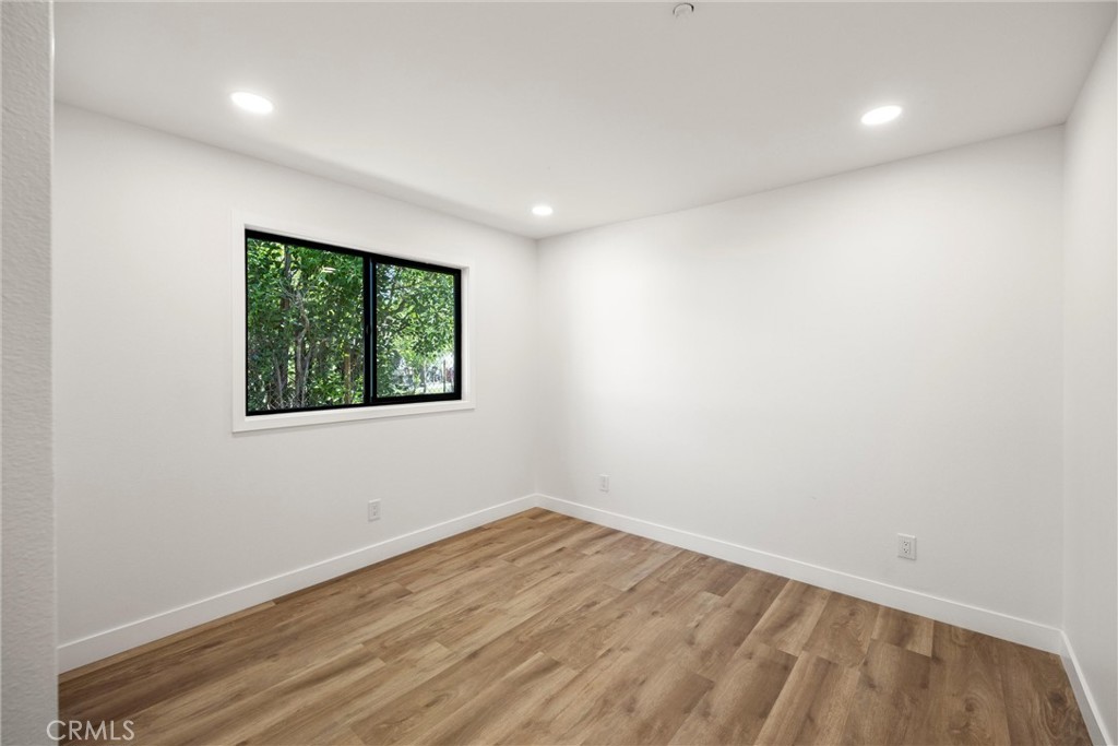 871 N. Perris N