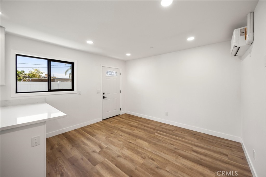871 N. Perris N