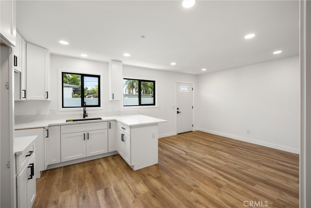 871 N. Perris N