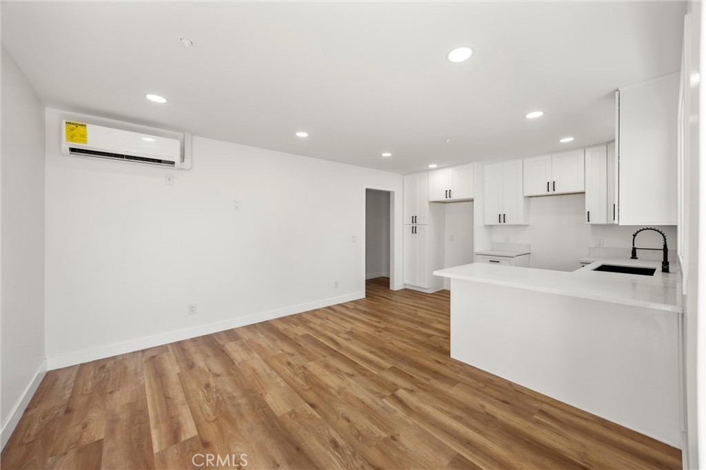 871 N. Perris N