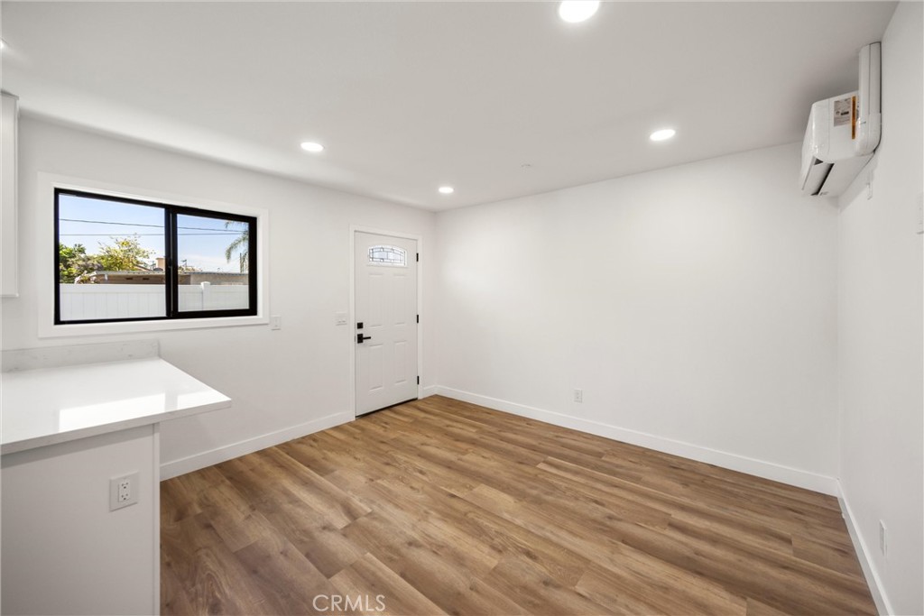 871 N. Perris N