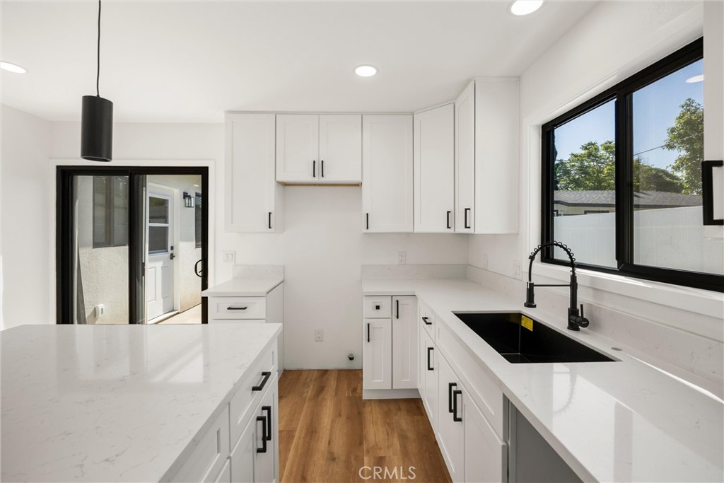 871 N. Perris N