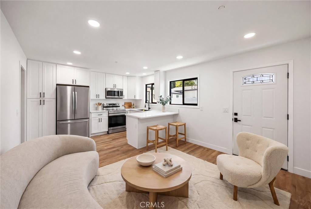 871 N. Perris N