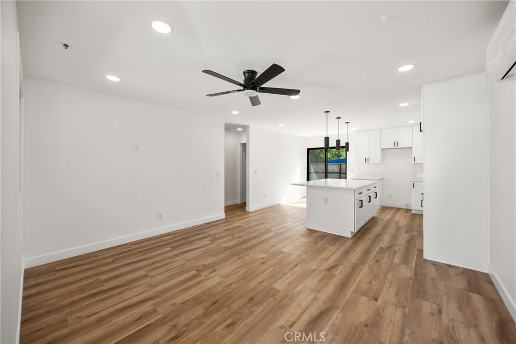 871 N. Perris N
