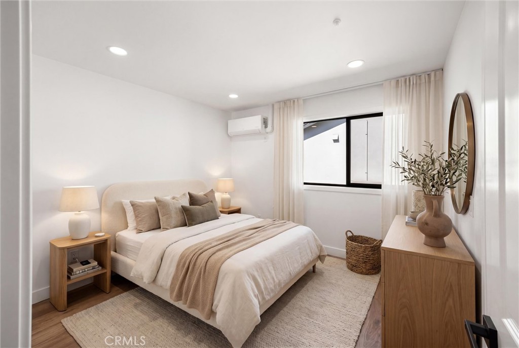 871 N. Perris N