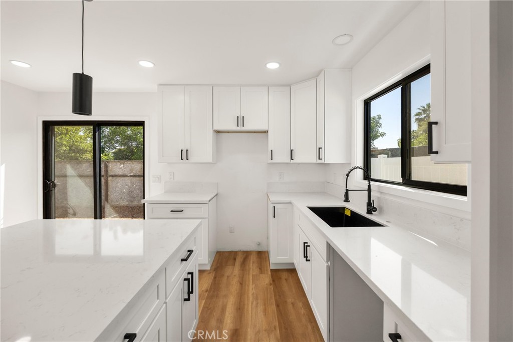 871 N. Perris N