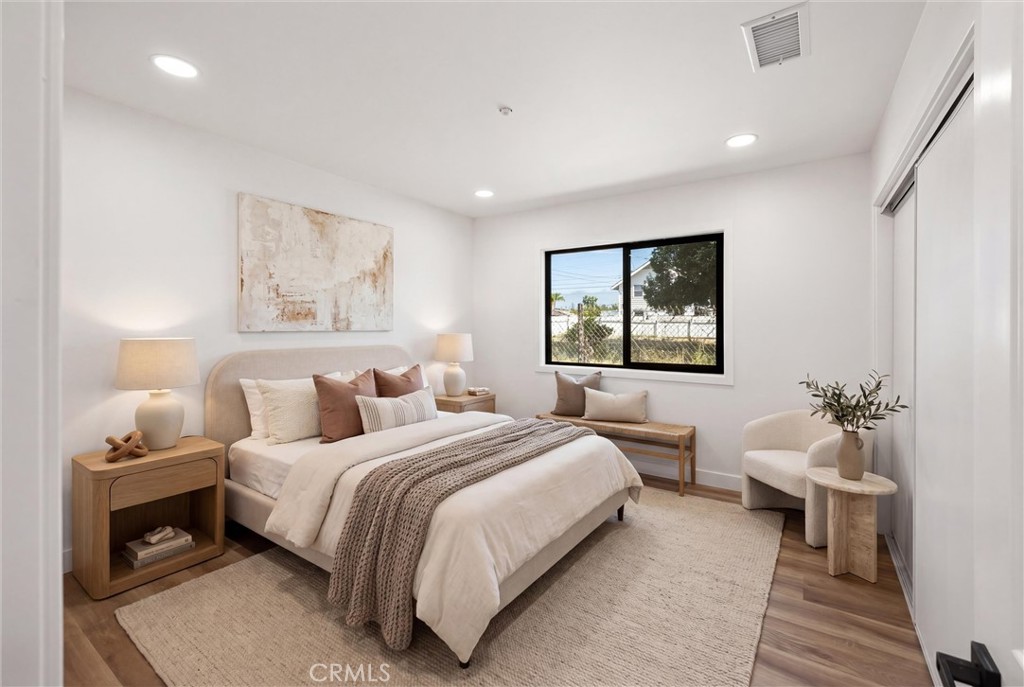 871 N. Perris N
