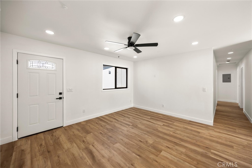 871 N. Perris N