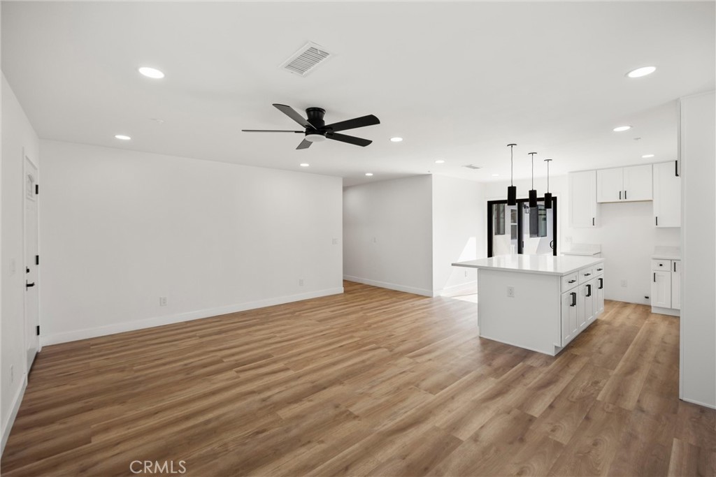 871 N. Perris N