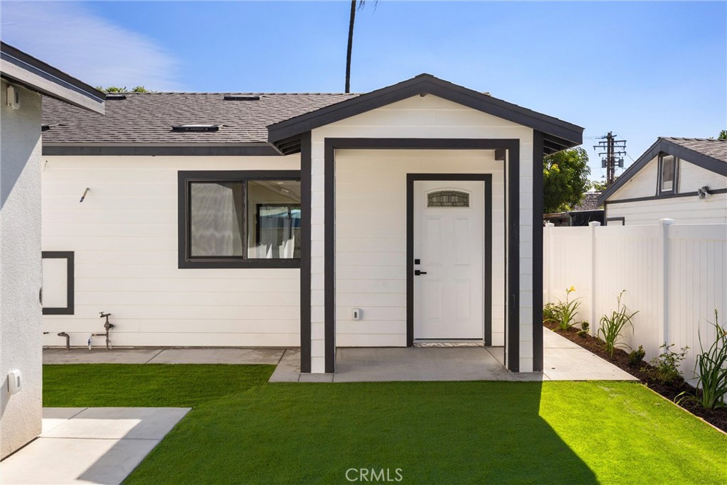 871 N. Perris N