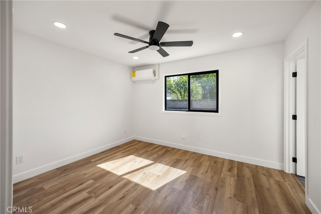 871 N. Perris N