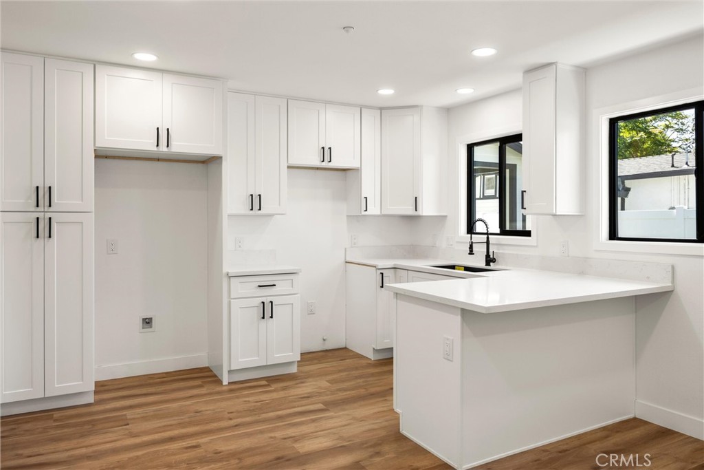 871 N. Perris N