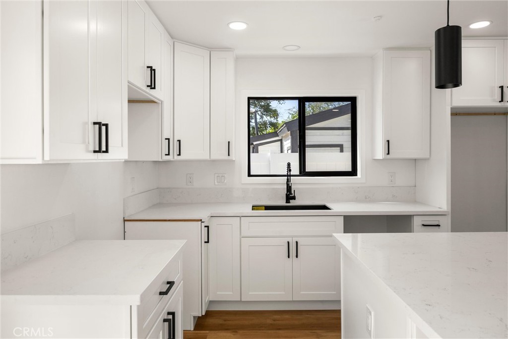 871 N. Perris N