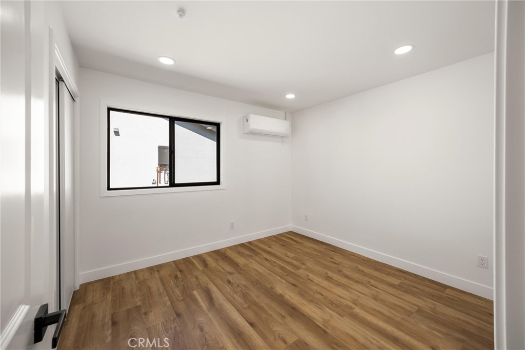871 N. Perris N