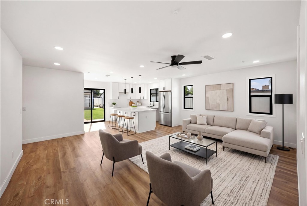 871 N. Perris N