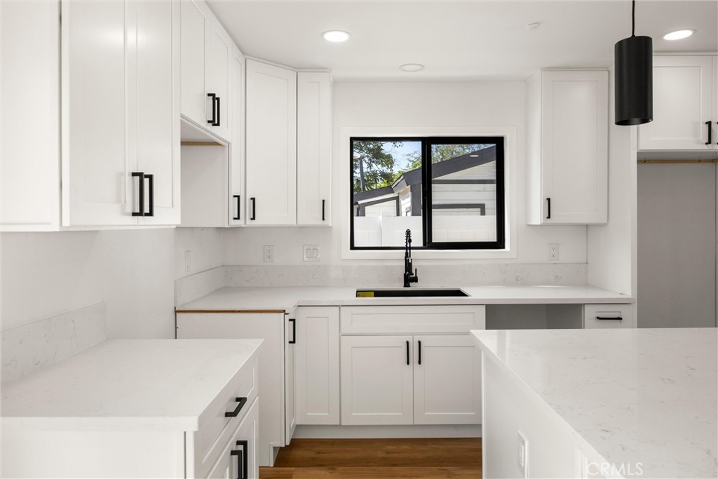 871 N. Perris N