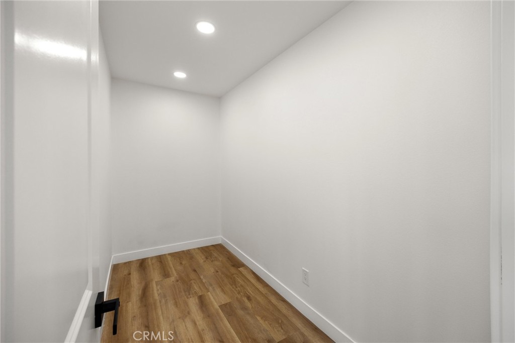 871 N. Perris N