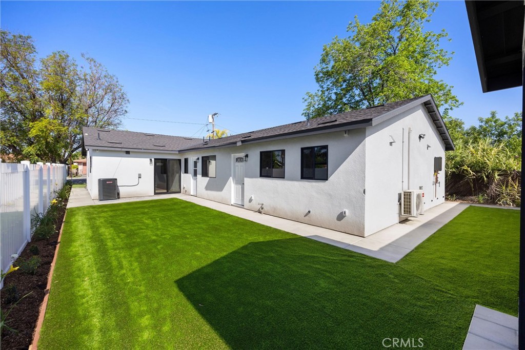871 N. Perris N