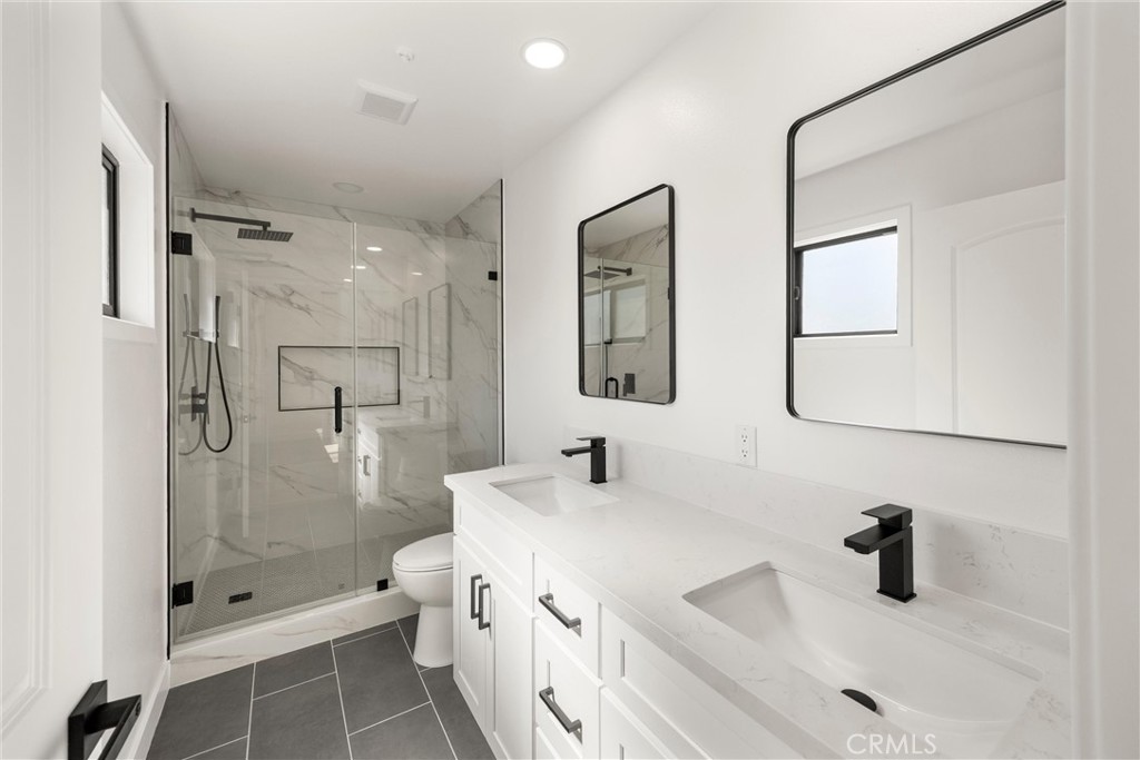 871 N. Perris N