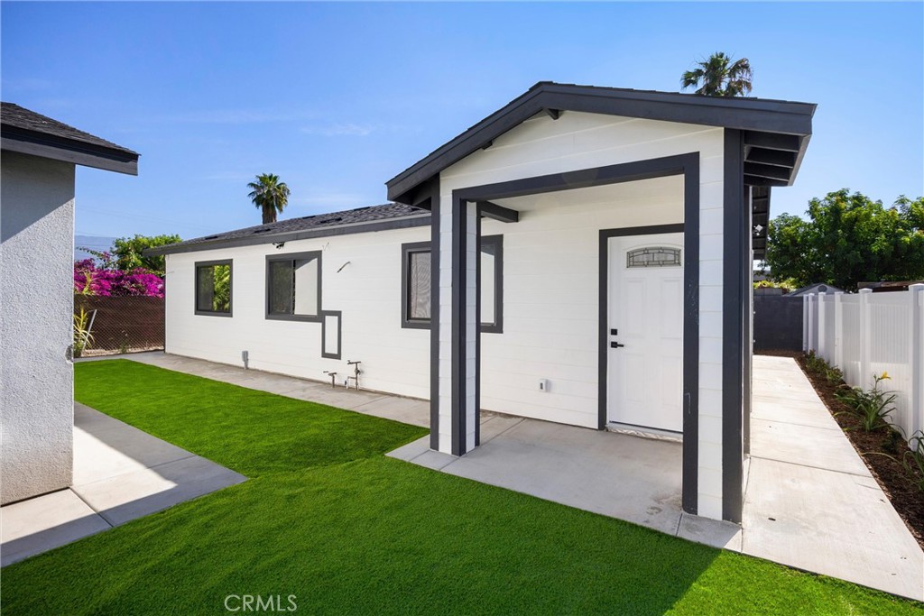 871 N. Perris N