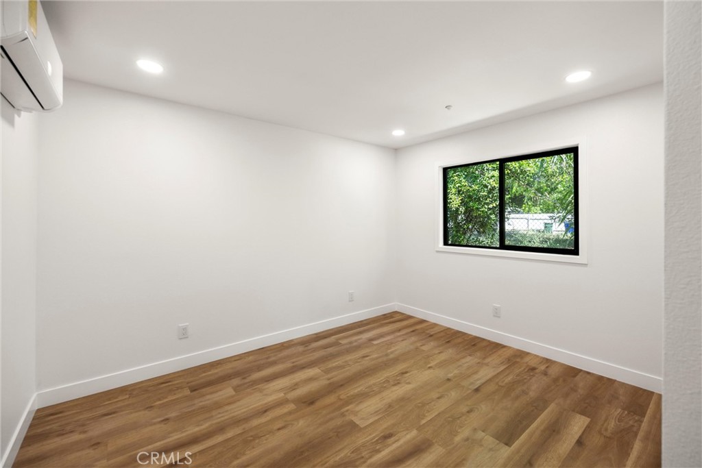 871 N. Perris N