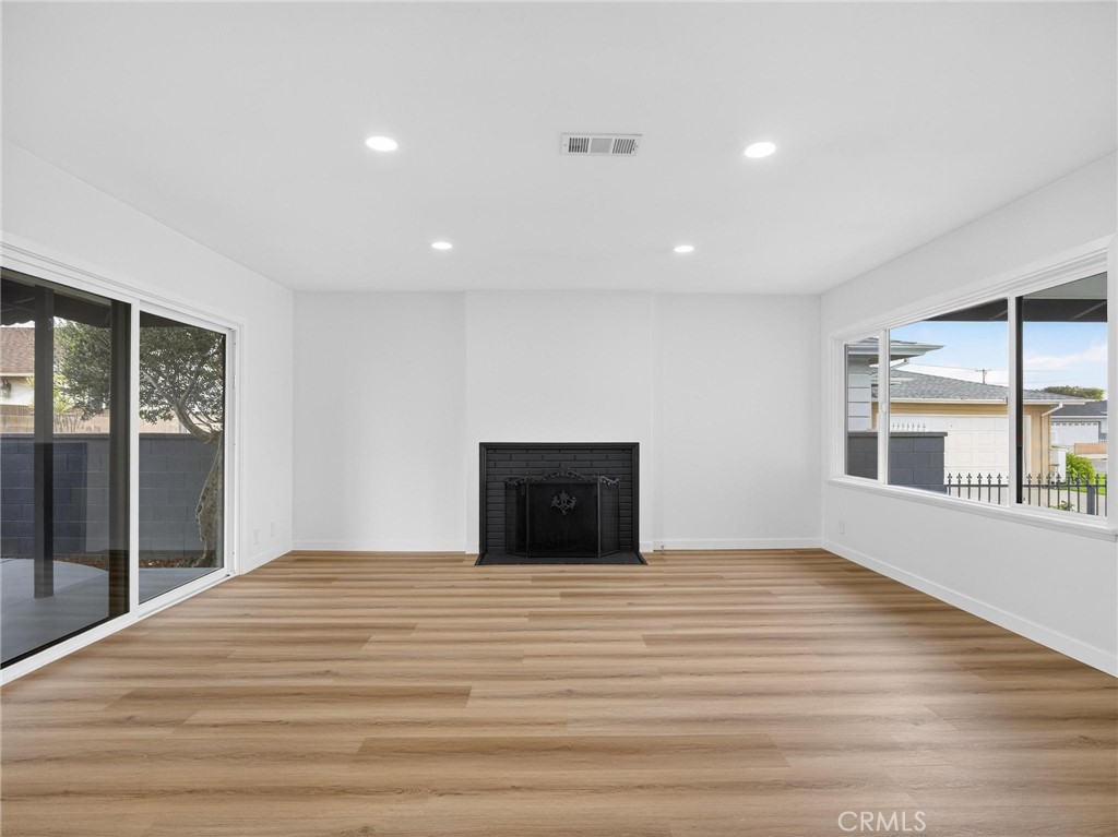 13737 Casimir Ave