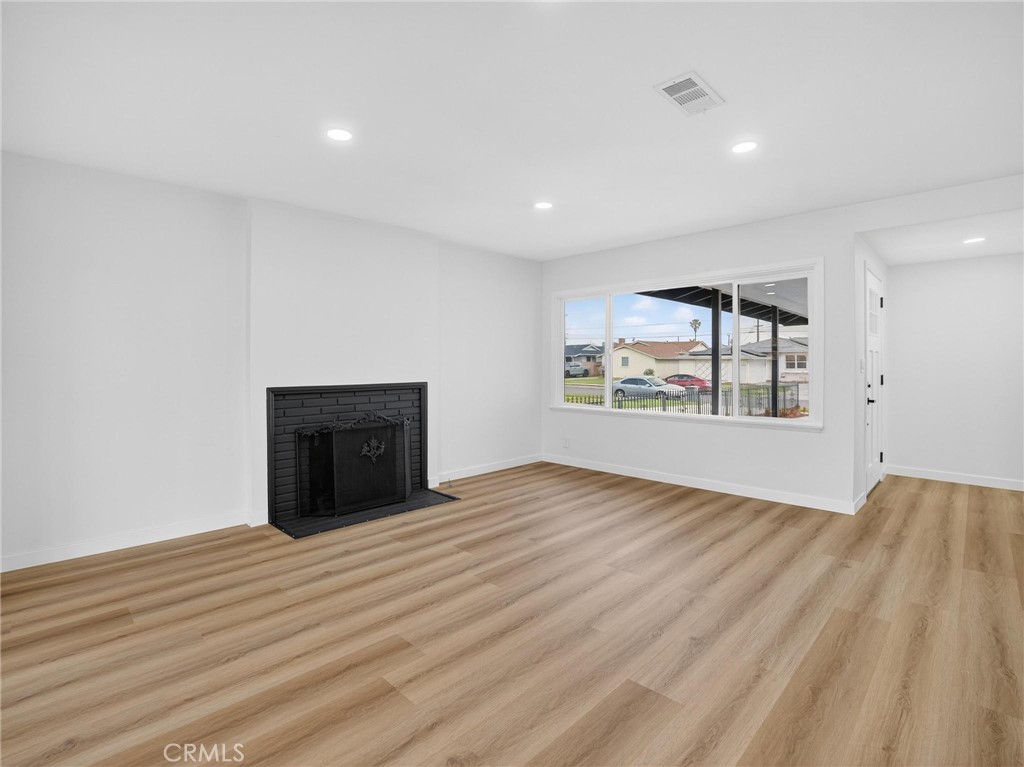 13737 Casimir Ave