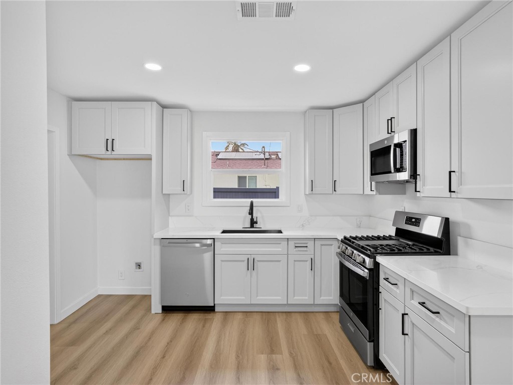 13737 Casimir Ave