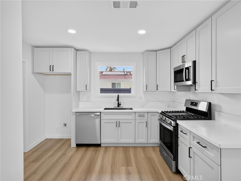 13737 Casimir Ave